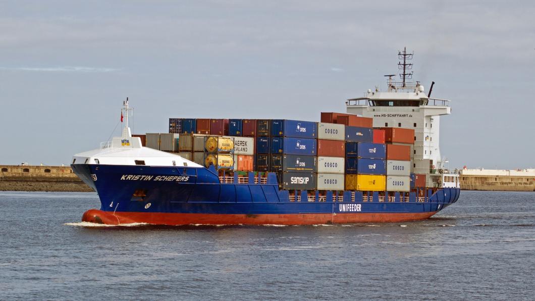 shipping-1057110_1920.jpg