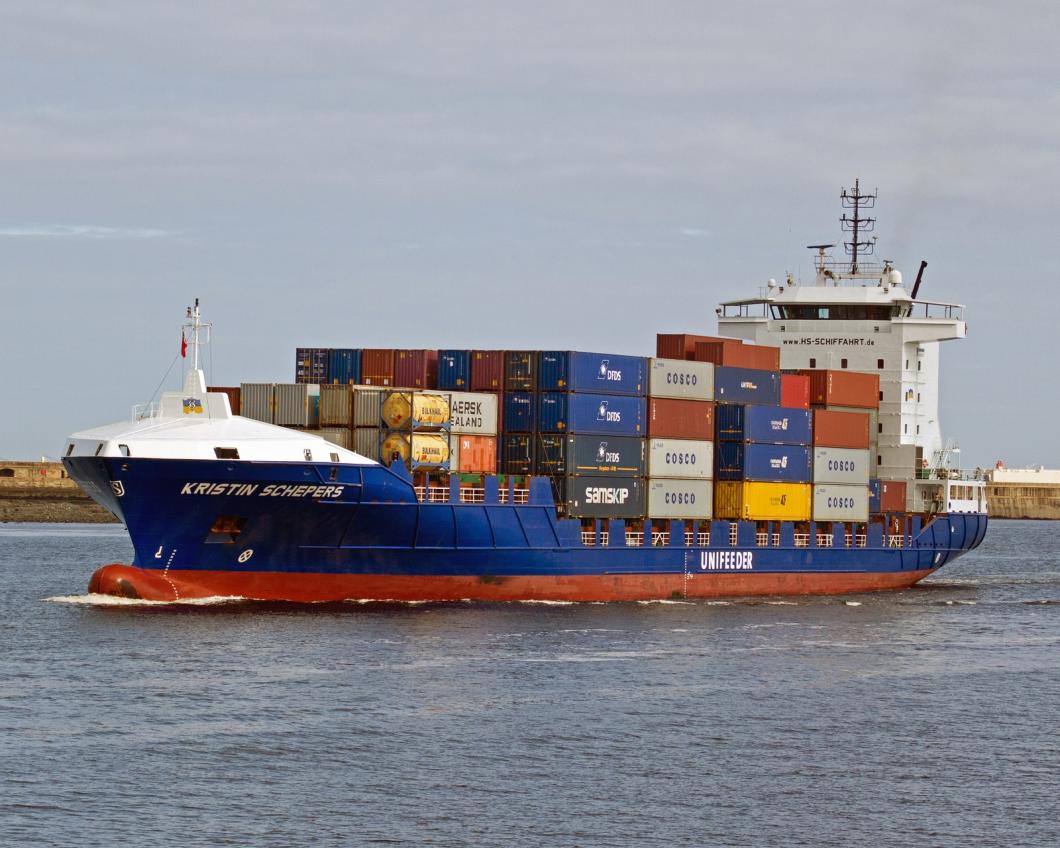 shipping-1057110_1920.jpg